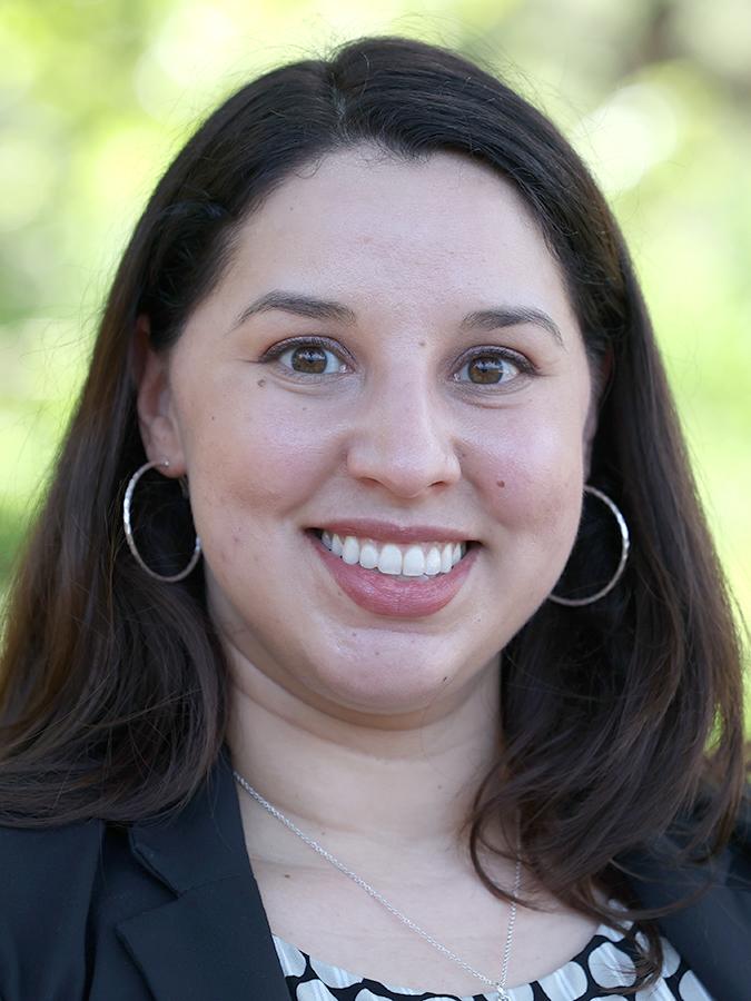 Amanda Graves headshot